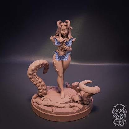 Eldritch Vessel Pinup Miniature - by Jigglystix