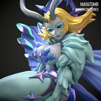 Winter Moth Luna Miniature - by Mayatomr